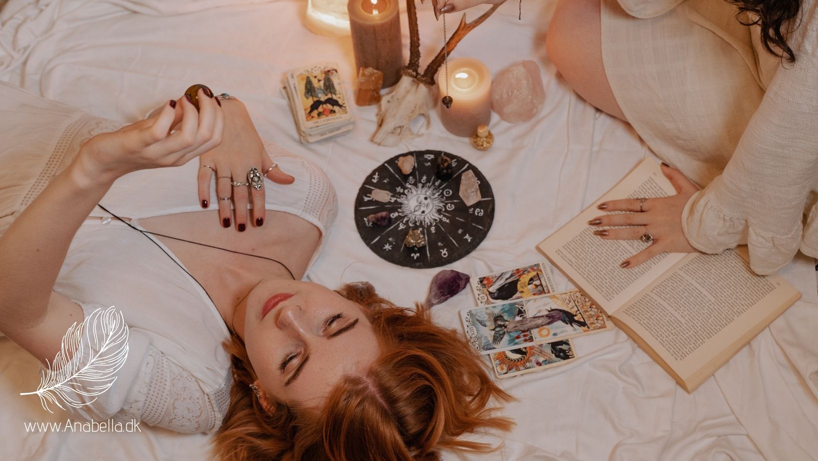 Read more about the article Den Mystiske Verden af Divination